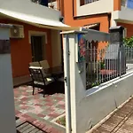 Italian Charm, Modern Elegance In Appartement *