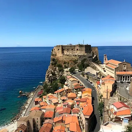 Italian Charm, Modern Elegance In Apartment Pizzo (Calabria)