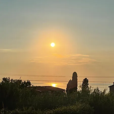 Italian Charm, Modern Elegance In דירה פיצו