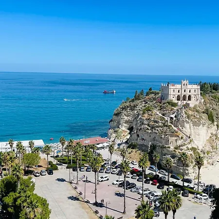 Italian Charm, Modern Elegance In דירה