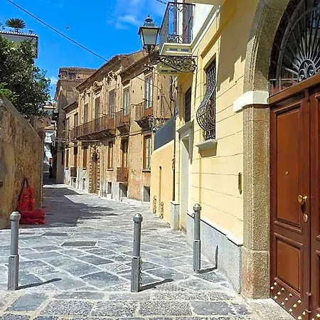 Italian Charm, Modern Elegance In Apartment Pizzo (Calabria)